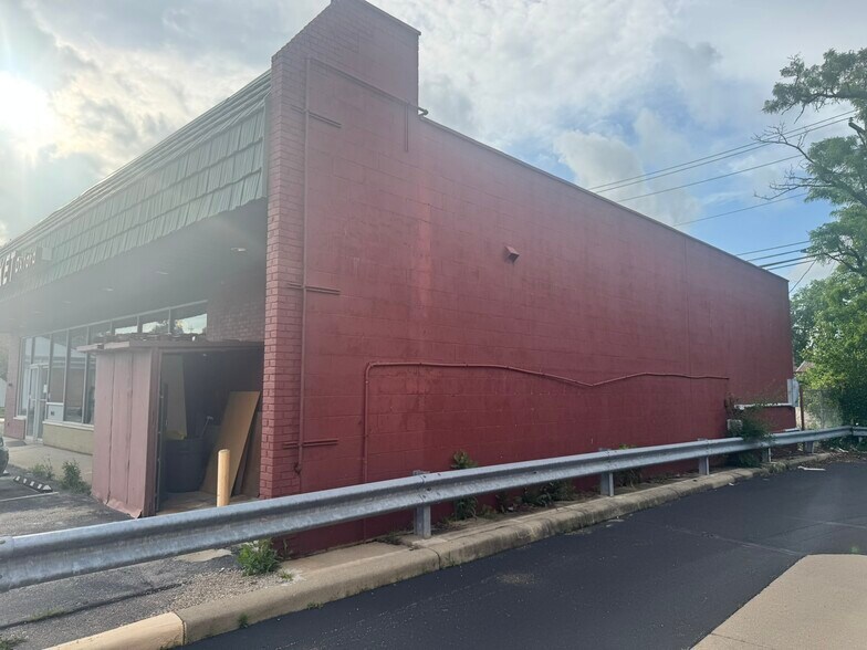 More Photos Of 5930 Fairfield Rd, Oxford Freestanding For Sale