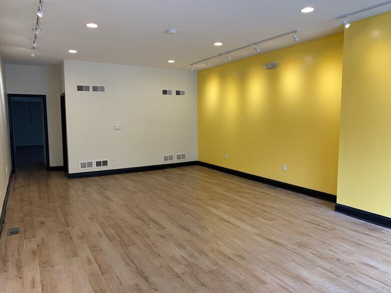 More Photos Of 122 E King St, York General Retail For Lease
