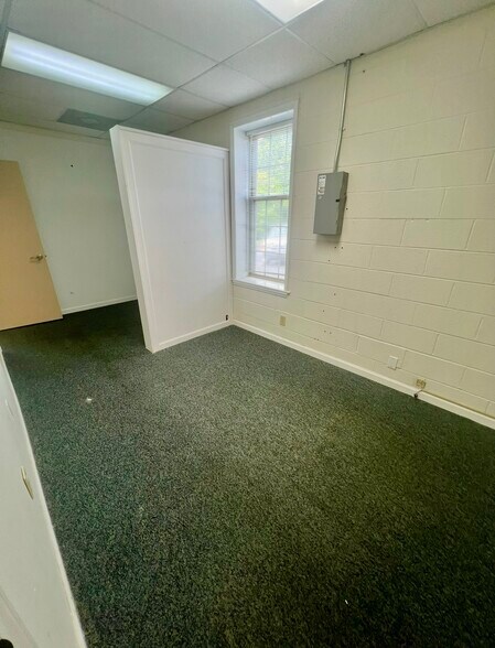 More Photos Of 964 S Fayetteville St, Asheboro Office For Lease