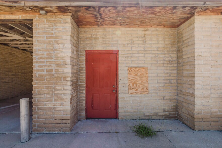 More Photos Of 220 N 2nd Ave, Mulvane Carwash For Sale