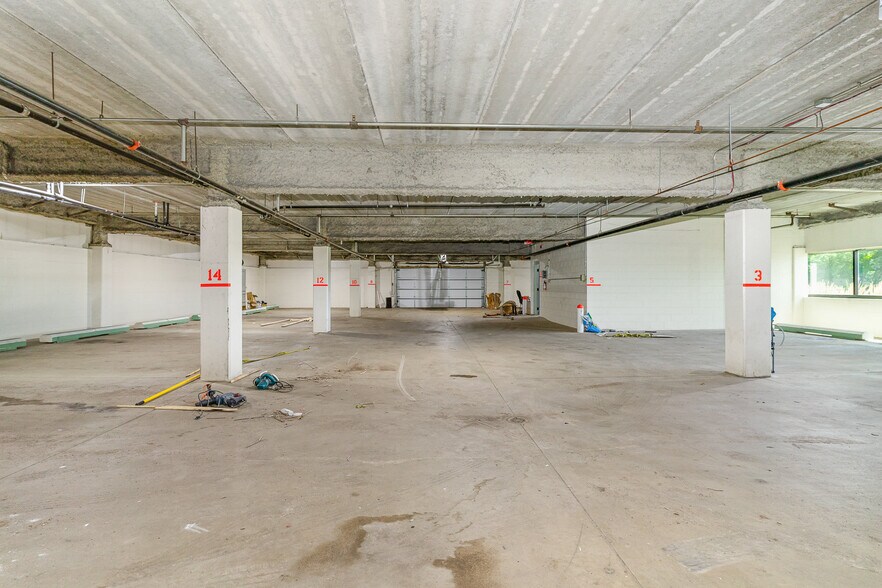 More Photos Of 941 Hillwind Rd NE, Minneapolis Medical For Lease