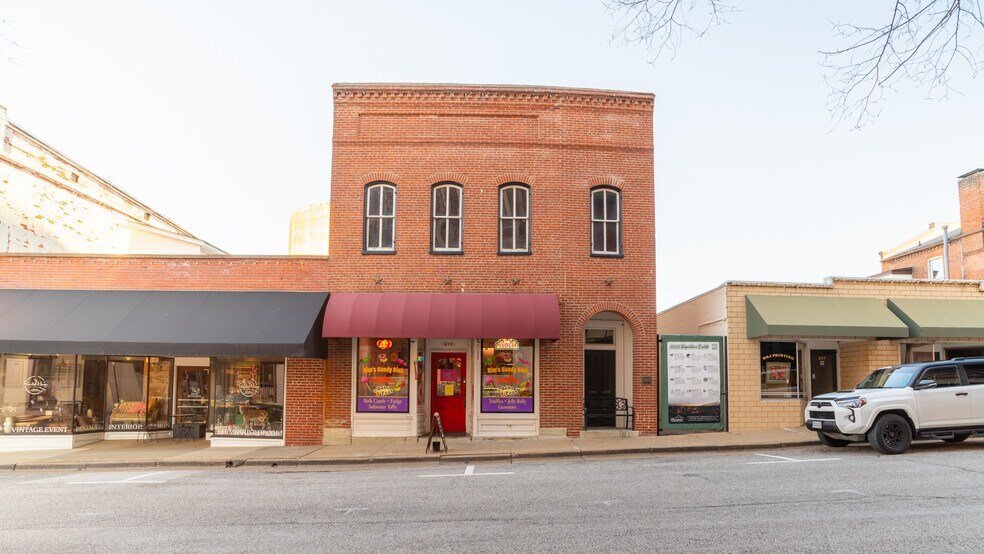 More Photos Of 217 W Main St, Washington General Retail For Sale