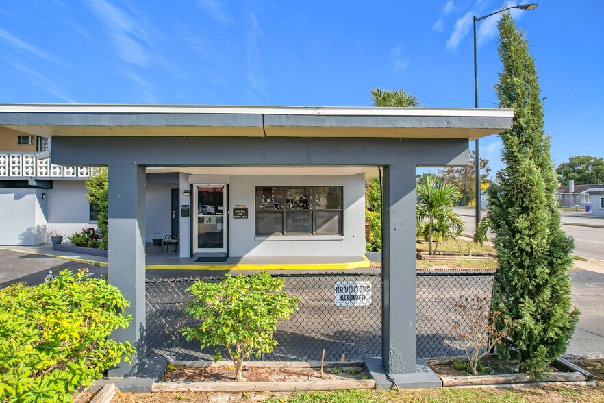 More Photos Of 307 E Vine St, Kissimmee Hotel For Sale