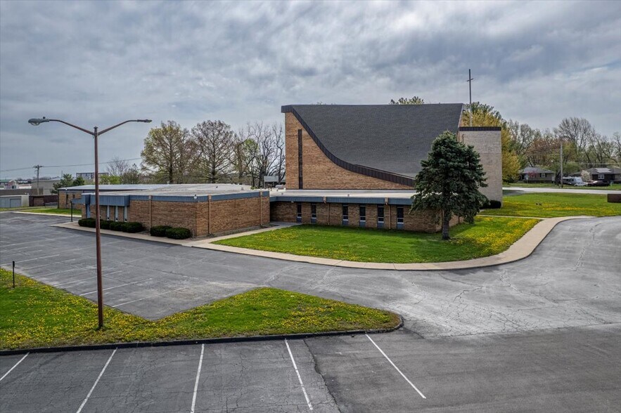More Photos Of 17200 E 39th St S, Independence Religious Facility For Sale