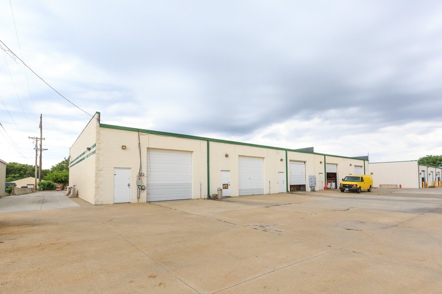 More Photos Of 725-733 N Scott Ave, Belton Unknown For Lease