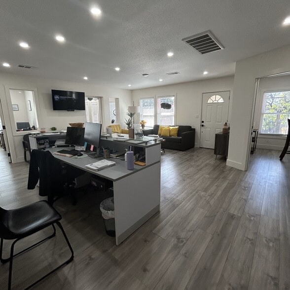More Photos Of 2915 Medical Arts St, Austin Medical For Sale