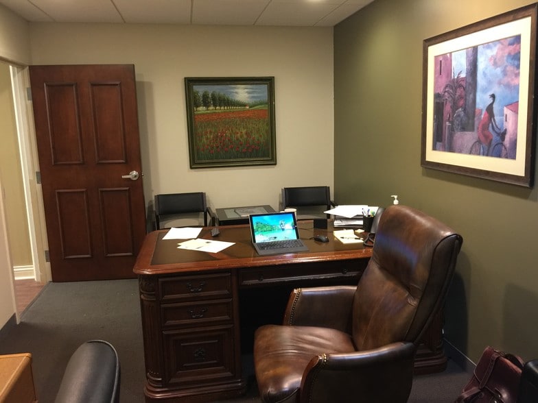 More Photos Of 6 E Saint Charles Rd, Lombard Medical For Sale