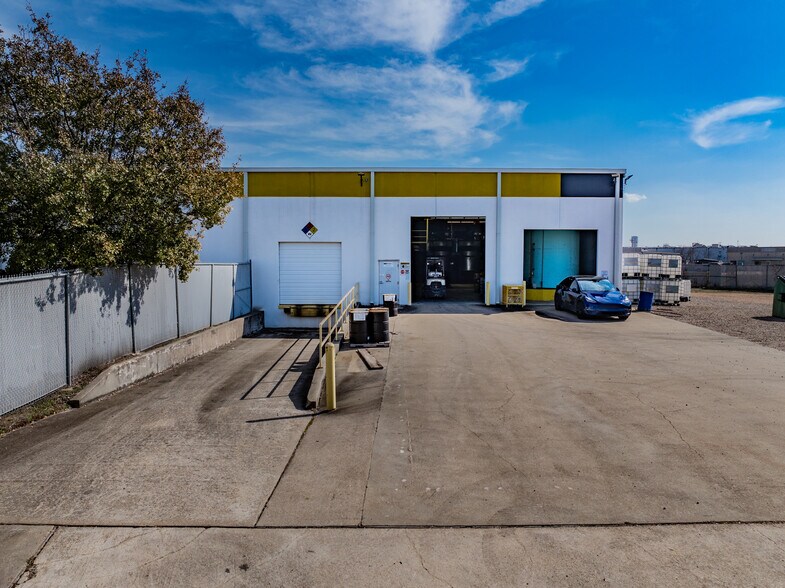 More Photos Of 4820 Railroad St, Deer Park Warehouse For Lease