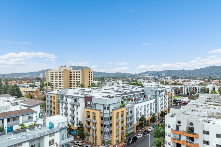 More Photos Of 11049 Magnolia Blvd, North Hollywood Apartments For Lease