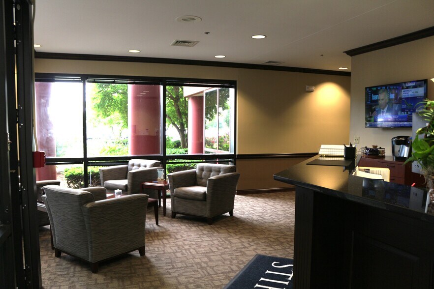 More Photos Of 3201 W White Oaks Dr, Springfield Office For Sale