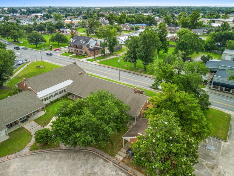 More Photos Of 1628 Ryan St, Lake Charles Office For Lease