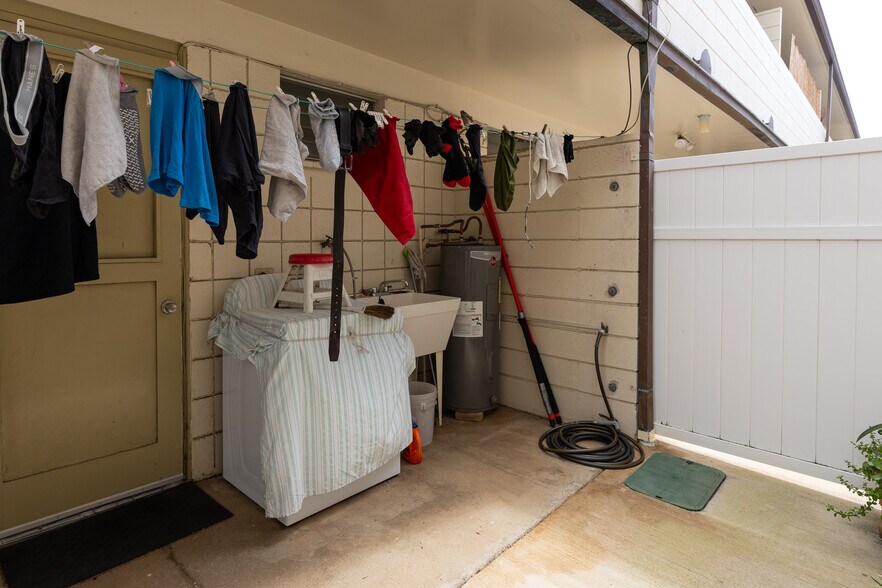 More Photos Of 1240 Young St, Honolulu Apartments For Sale