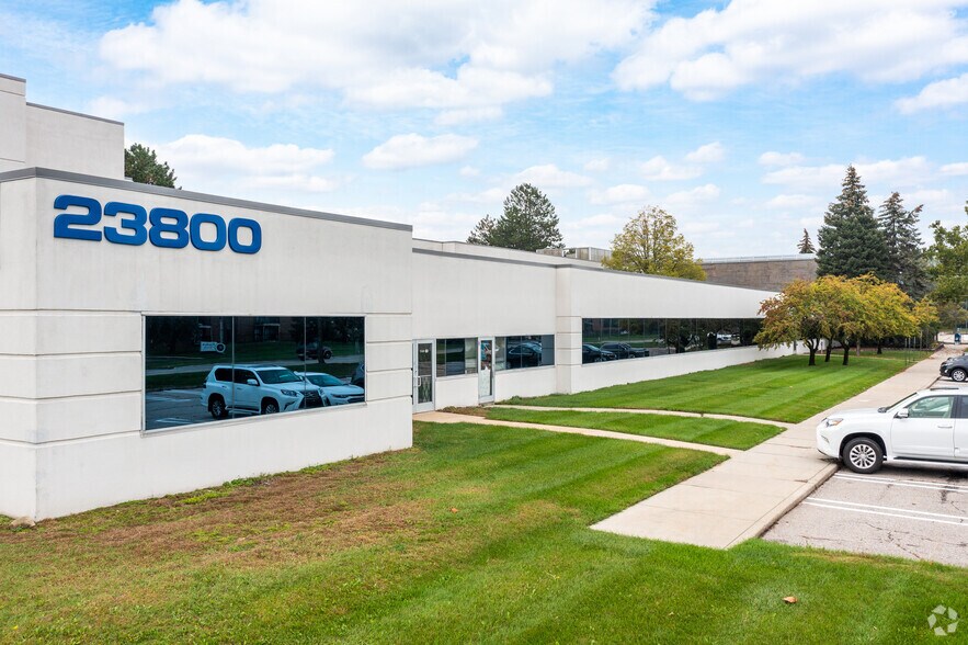 More Photos Of 23800 W 10 Mile Rd, Southfield Medical For Lease