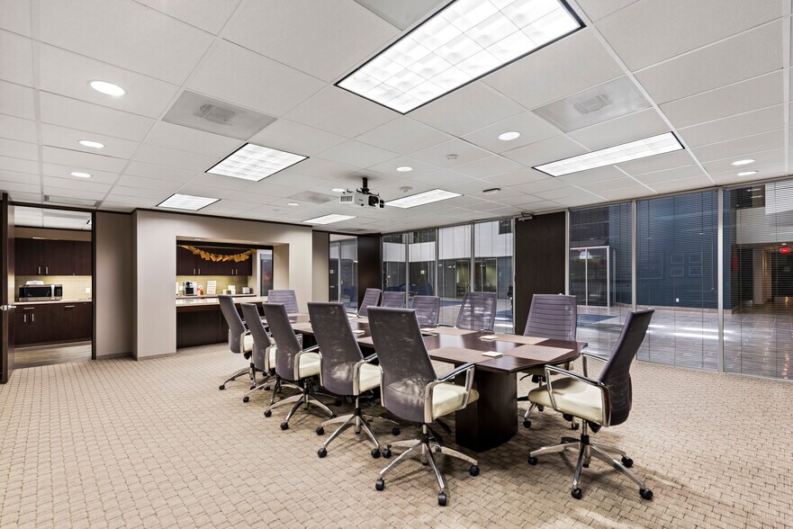 More Photos Of 3104 Edloe St, Houston Office For Sale