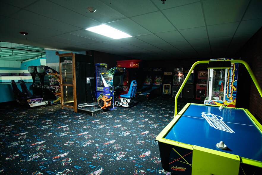 More Photos Of 1621 S Choctaw Rd, Choctaw Skating Rink For Sale