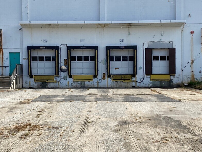 More Photos Of 60 Delta Dr, Pawtucket Warehouse For Lease