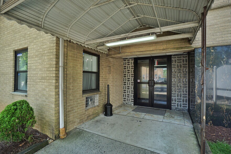 More Photos Of 2375 Richmond Rd, Staten Island Office Residential For Lease