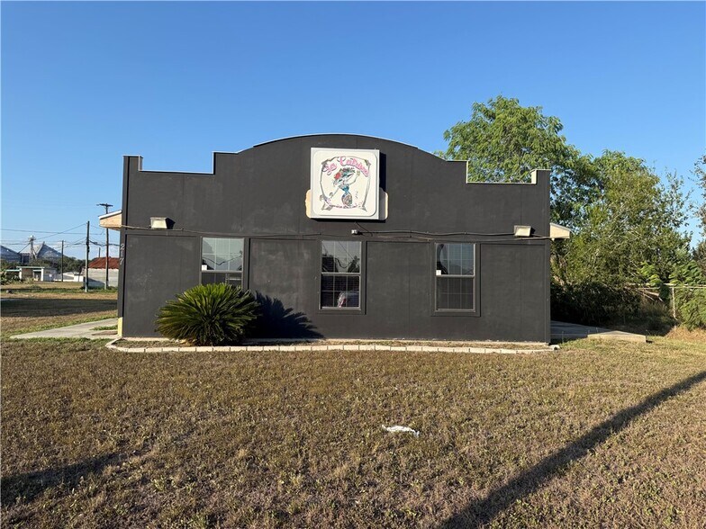 Primary Photo Of 217 E Main St, Bishop Storefront Retail Office For Sale