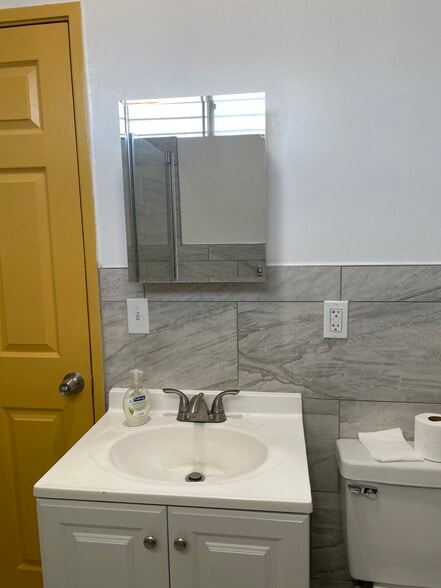 More Photos Of 1667-1671 Anaheim St, Harbor City Storefront Retail Office For Lease