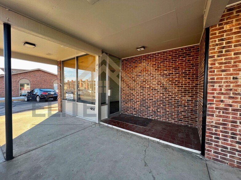 More Photos Of 4151-4153 SW Twilight Dr, Topeka Storefront Retail Office For Lease