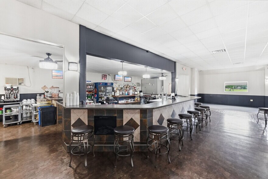 More Photos Of 691 S Main St W, Richmond Restaurant For Sale
