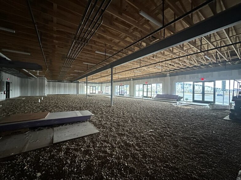 More Photos Of 4075-4089 Adair Ave, Valencia Storefront Retail Office For Lease