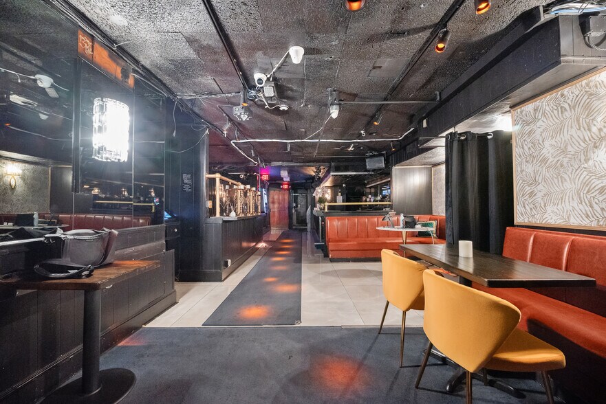More Photos Of 1823 M St NW, Washington Bar For Sale