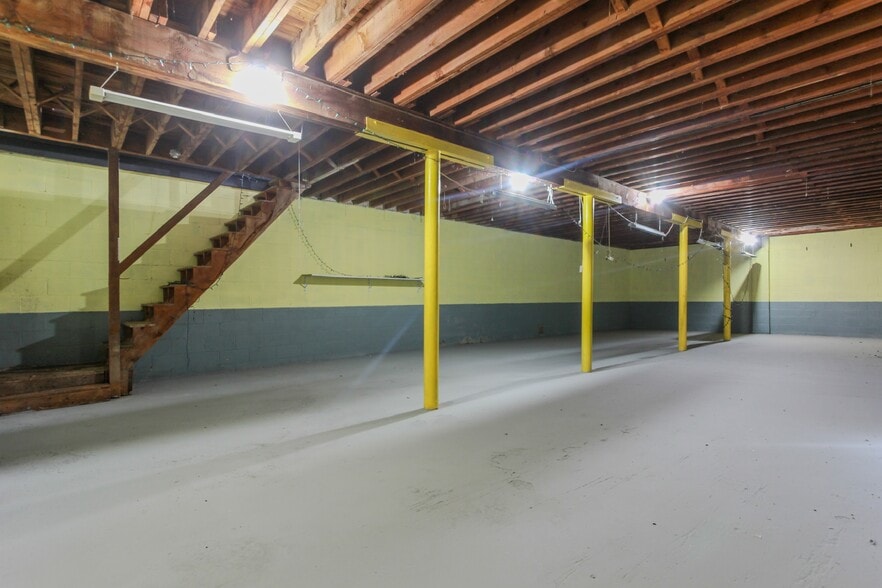 More Photos Of 36 Walnut St, Thurmont Warehouse For Lease