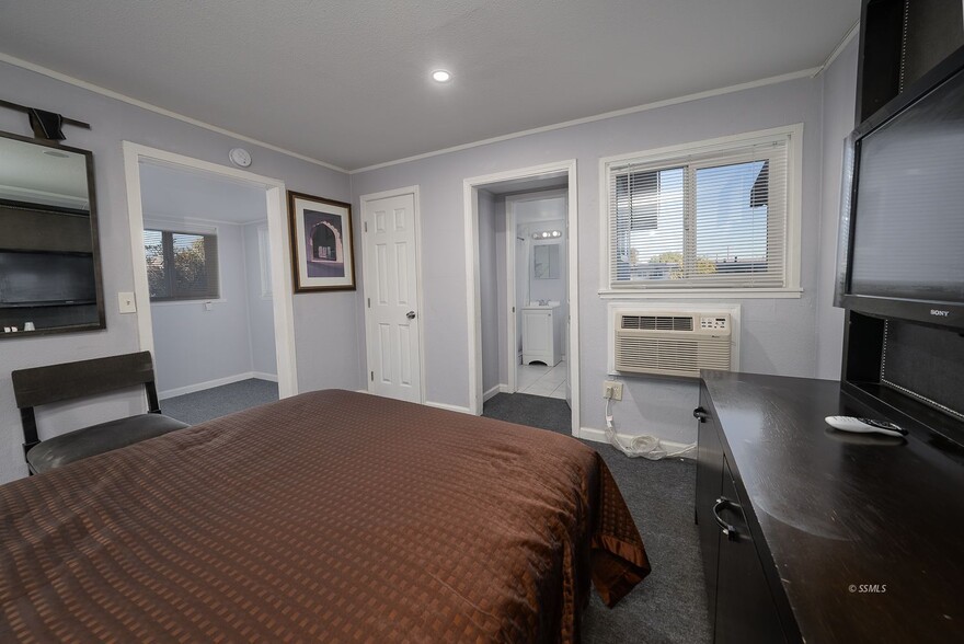 More Photos Of 331 W Church Ave, Ridgecrest Hotel For Sale