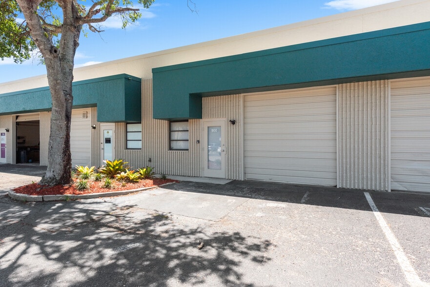 Primary Photo Of 2900 Horseshoe Dr S, Naples Unknown For Lease