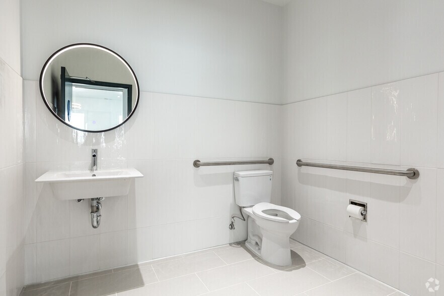 More Photos Of 343-345 Vermont St, San Francisco Light Distribution For Sale