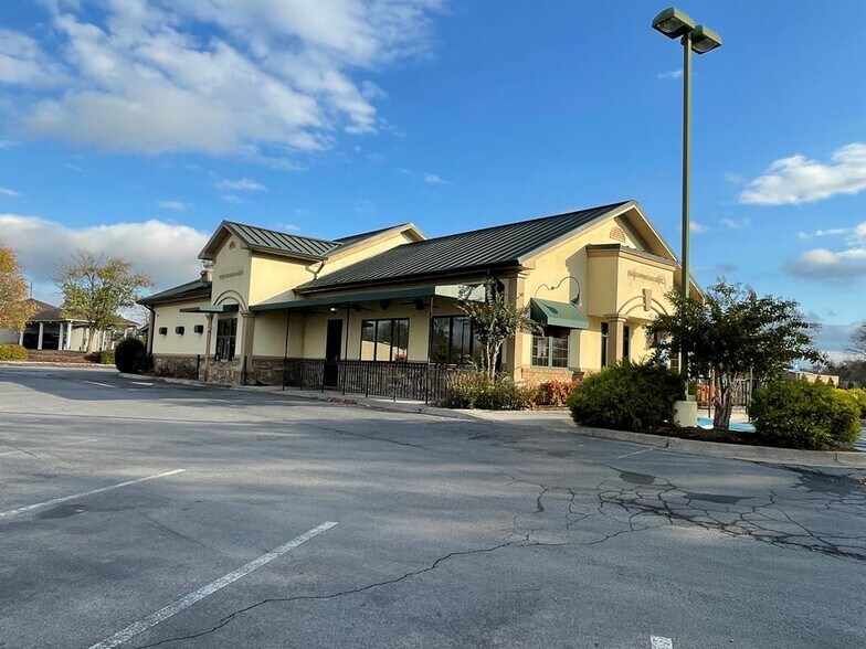 More Photos Of 352 Northgate Dr, Dalton Restaurant For Lease