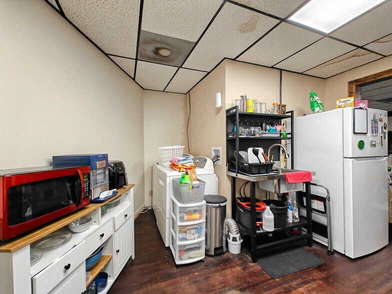 More Photos Of 121 N Poplar St, Paris Storefront Retail Residential For Sale