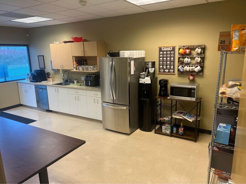 More Photos Of 1375 SE Wilson Ave, Bend Flex For Lease