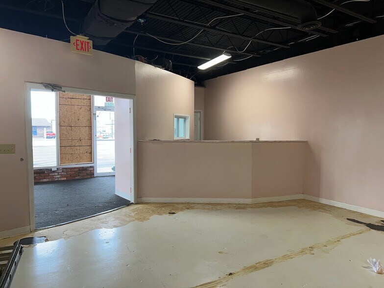 More Photos Of 1058-1068 Country Club Rd, Columbus General Retail For Sale