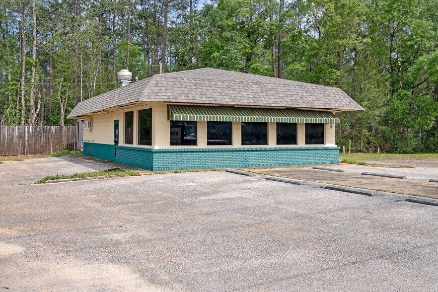 Primary Photo Of 7160 Highway 43 South, Mc Intosh Restaurant For Sale