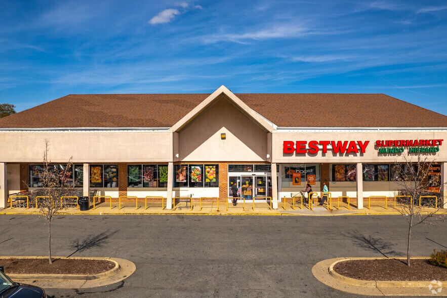 More Photos Of 1-199 Elden St, Herndon Unknown For Lease