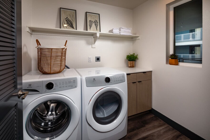 More Photos Of 11924 W Washington Blvd, Los Angeles Apartments For Lease