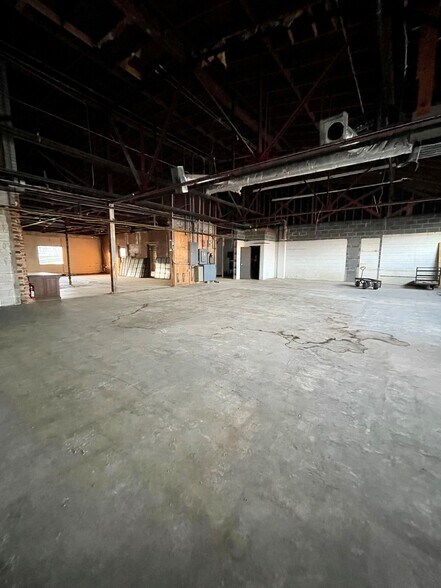 More Photos Of 250 Commonwealth Ave, Bristol Health Club For Lease