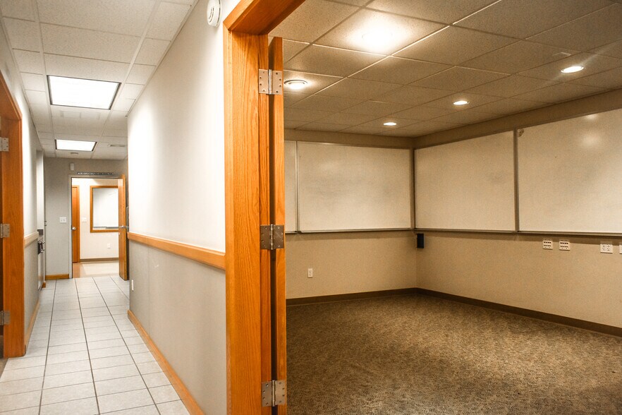 More Photos Of 1110 N Center Pky, Kennewick Office For Lease