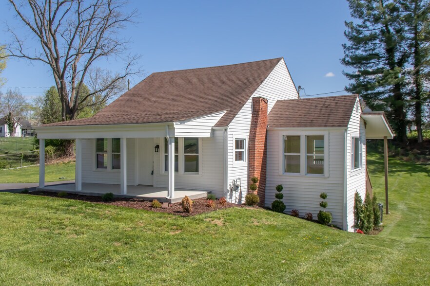 More Photos Of 2412-2416 Bradley St, Bristol Apartments For Sale