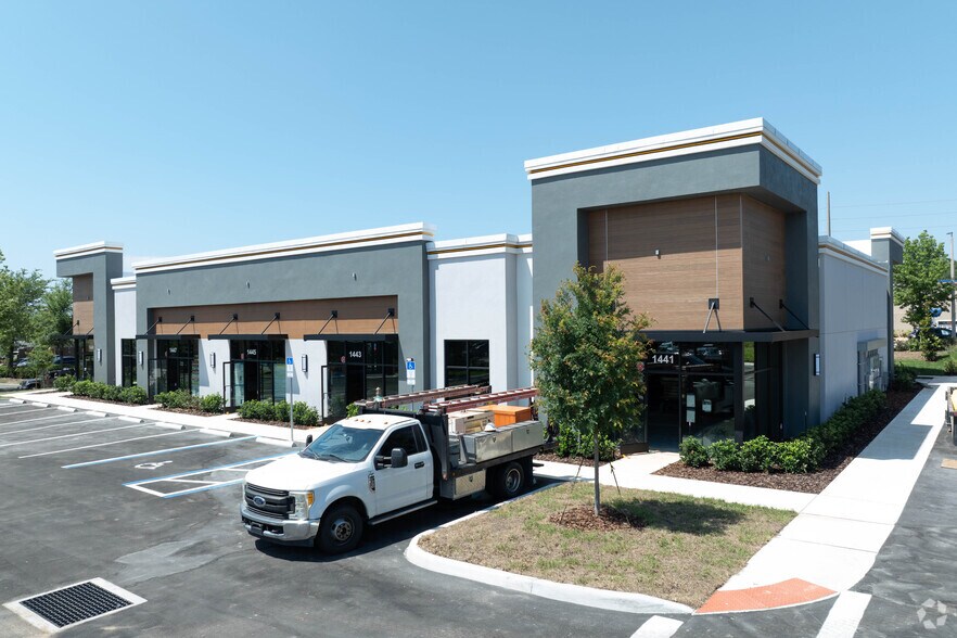 More Photos Of 1443 Johns Lake Rd, Clermont General Retail For Lease
