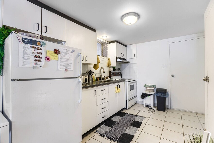 More Photos Of 4 Oriole Gdns, Toronto Apartments For Sale