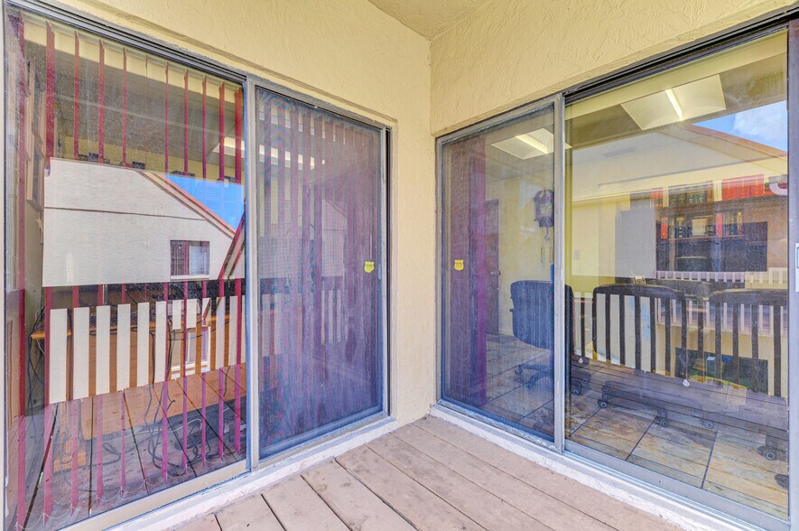 More Photos Of 2831 Ringling Blvd, Sarasota Medical For Sale