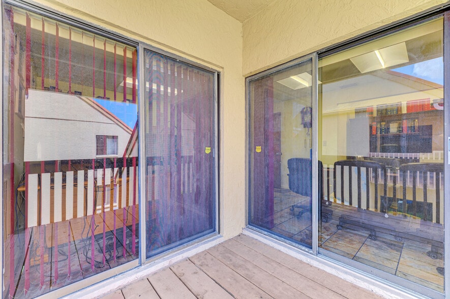 More Photos Of 2831 Ringling Blvd, Sarasota Medical For Sale