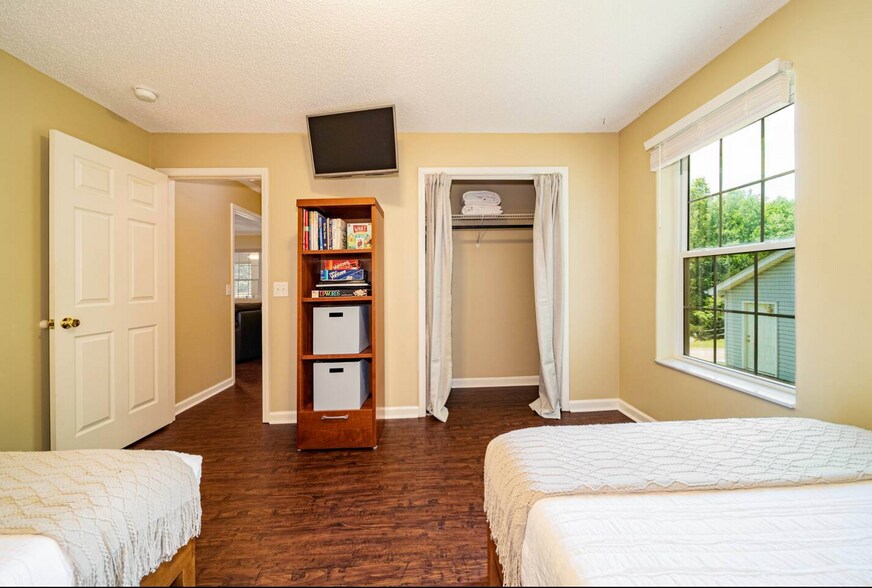 More Photos Of 84-86 Benson Rd, Travelers Rest Specialty For Sale