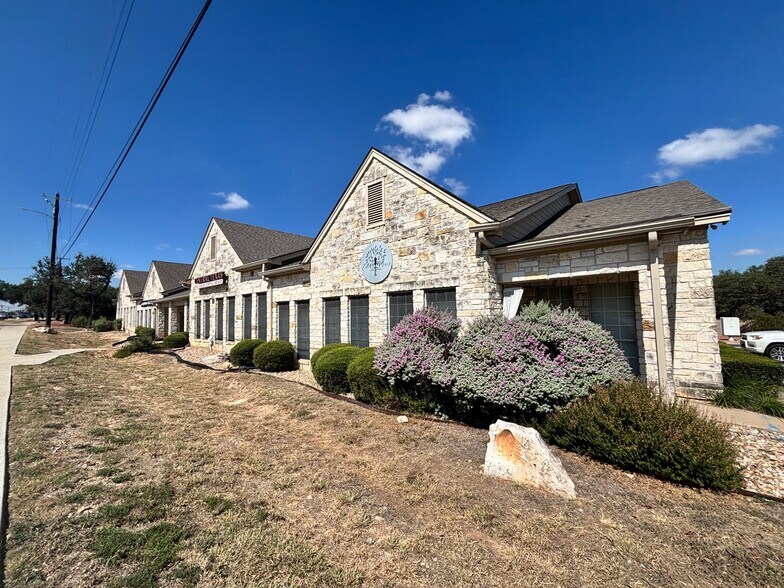 More Photos Of 1500 W University Ave, Georgetown Medical For Lease