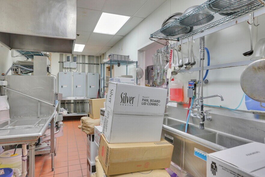 More Photos Of 1122 Hebron Rd, Heath Restaurant For Sale