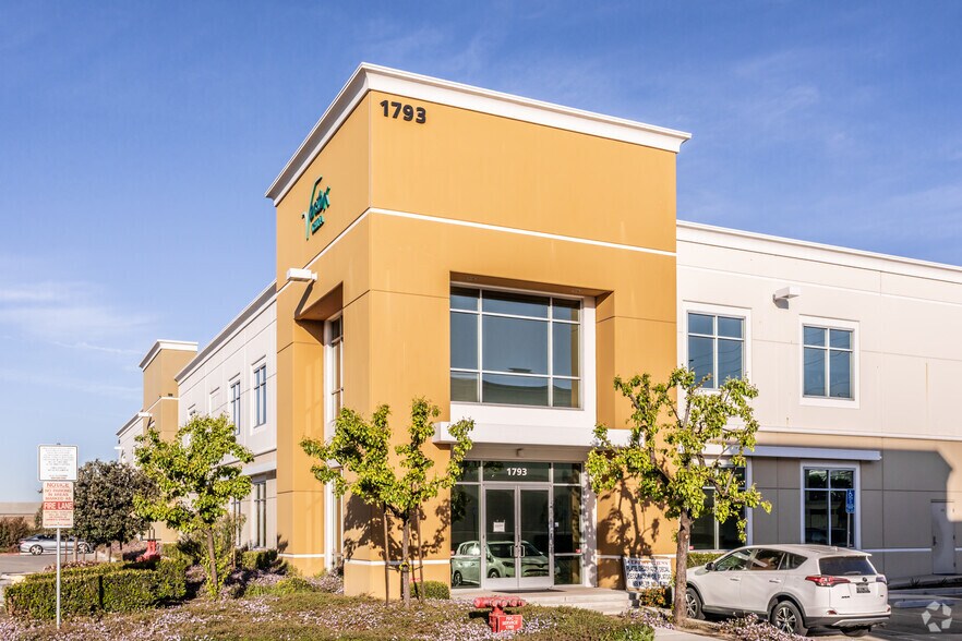 More Photos Of 1799 W 2nd St, Pomona Warehouse For Lease