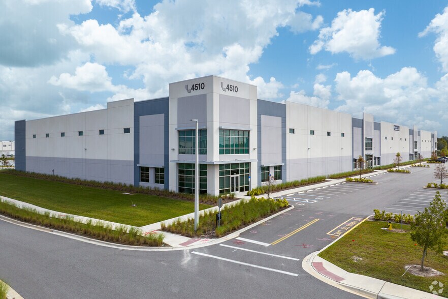 More Photos Of 5501 Lee Vista Blvd, Orlando Unknown For Lease